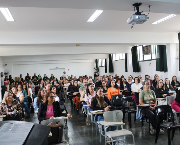 Cerca de 150 educadores participam de Oficina do REUNE na Univs